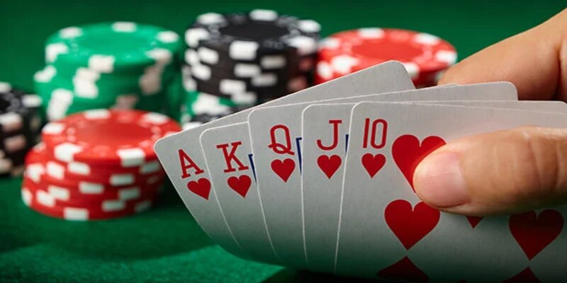 Trò chơi Poker thu hút nhiều người chơi